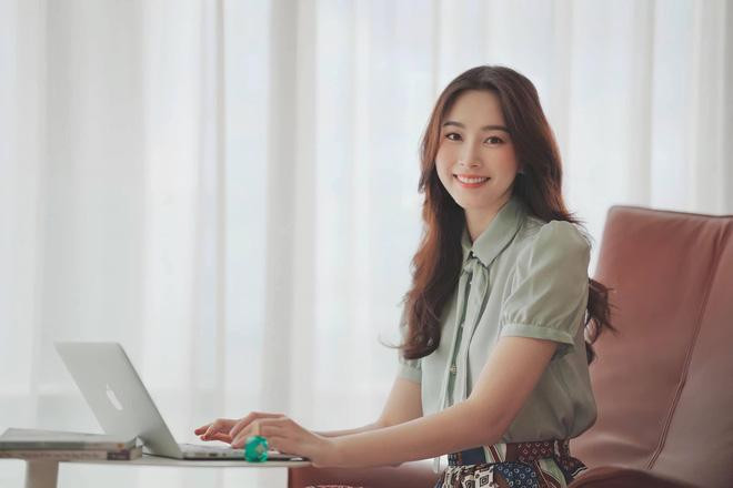 Vẻ đẹp như sắc nước hương trời của Hoa hậu Đặng Thu Thảo ở tuổi 30.