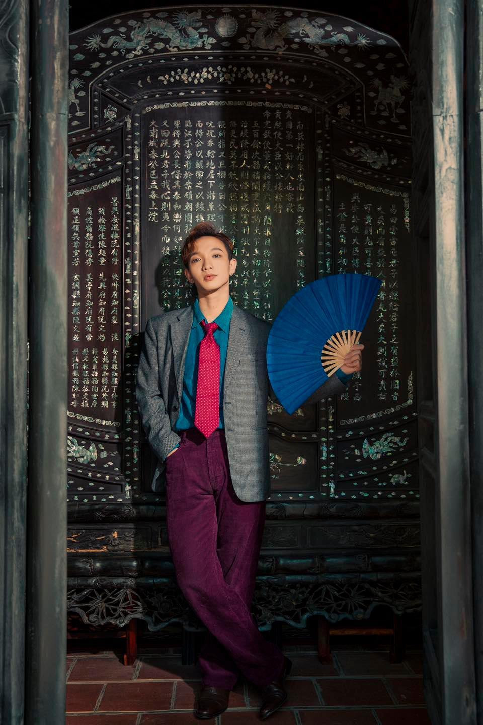 "Nhớ ai đứng trước hiên nhà", Hoàng Dũng đăng hình "thả thính".