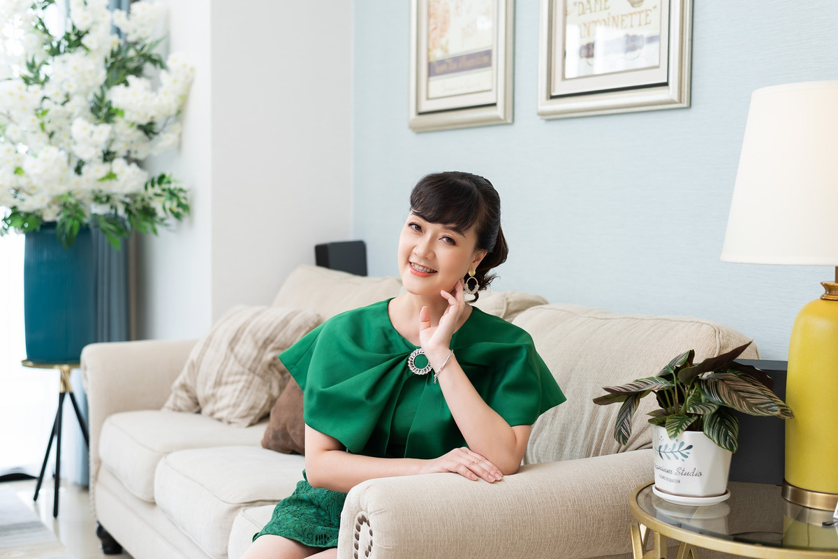 Sao Việt hôm nay 8/10: Nghệ sĩ Vân Dung ngày càng trẻ đẹp.