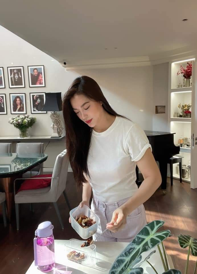 Trương Ngọc Ánh chăm chỉ chuẩn bị bữa phụ mang đi làm.