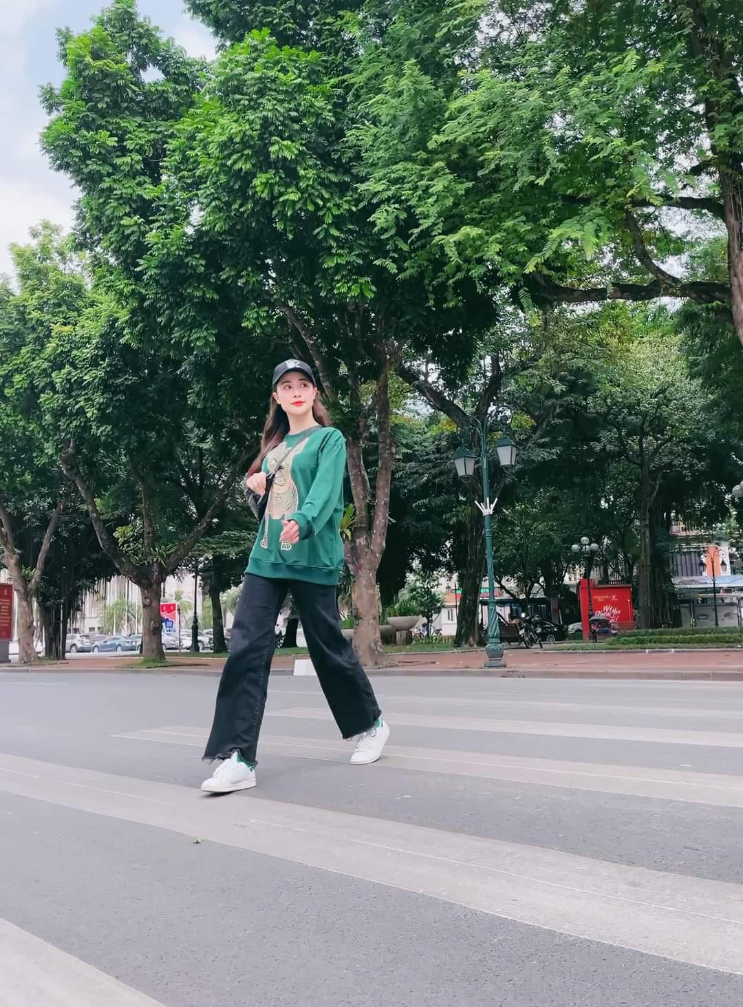 Diễn viên Huyền Thành với phong cách hiphop.