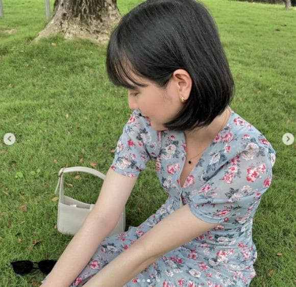 Tuy nhiên, có một điều mà ai cũng dễ dàng nhận thấy là từ khi quay trở lại showbiz, Hải Tú trung thành tuyệt đối với outfit rộng rãi che dáng, khác biệt hoàn toàn với phong cách nàng thơ nhẹ nhàng, hình ảnh mỹ nhân gợi cảm mà trước đây nữ diễn viên theo đuổi. 