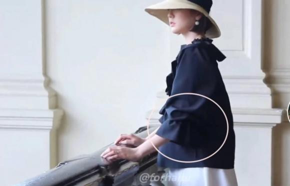 Ro ri anh Hai Tu lo bung lum lum giua tin don sinh con