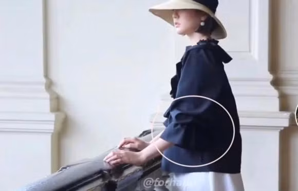 Ro ri anh Hai Tu lo bung lum lum giua tin don sinh con