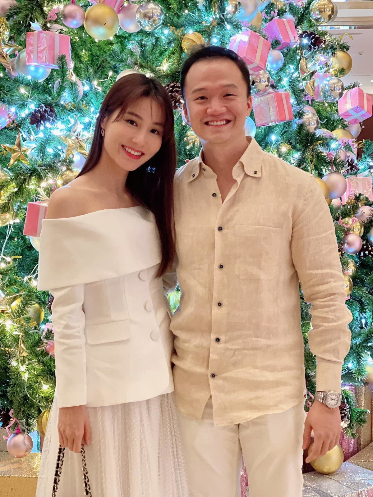 Diễn viên Diễm My đăng ảnh bên bạn trai kèm chia sẻ: ''Giáng Sinh năm thứ 6 bên nhau''.