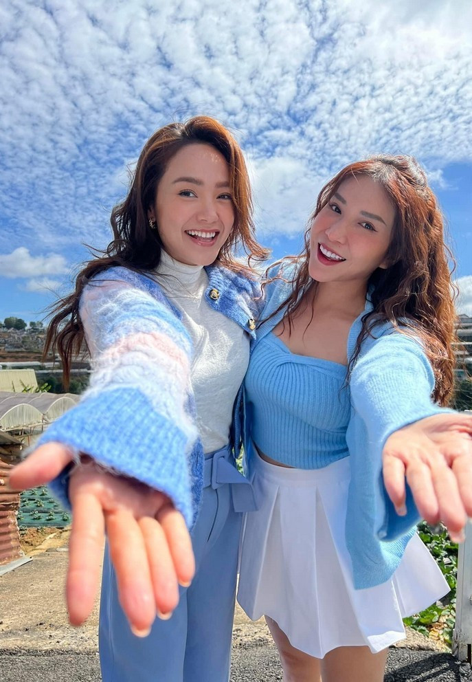 Minh Hằng - Khả Như hào hứng vì cùng tham gia dự án phim ở Đà Lạt.