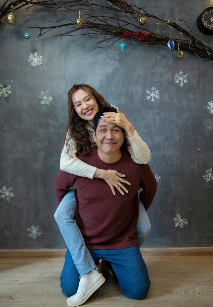 Thanh Thúy cùng ông xã - đạo diễn Đức Thịnh vẫn trêu đùa nhau sau 13 năm kết hôn.