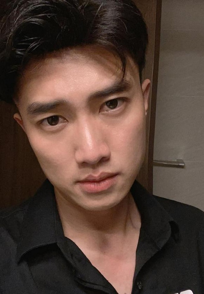 "Noel này mọi người đừng ước có người yêu đẹp trai nữa, sáng giờ mình bị bắt cóc gần cả chục lần rồi", Quốc Trường dí dỏm.