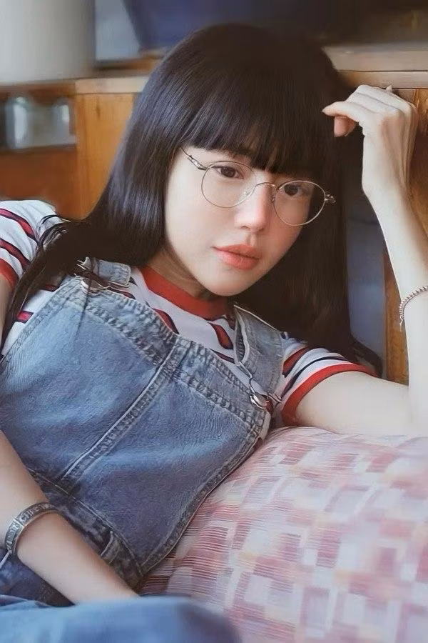 Elly Trần luôn biết cách biến hóa giữa style sexy và ngây ngô một cách thuần thục mà chỉ cần nhờ vào mái tóc.