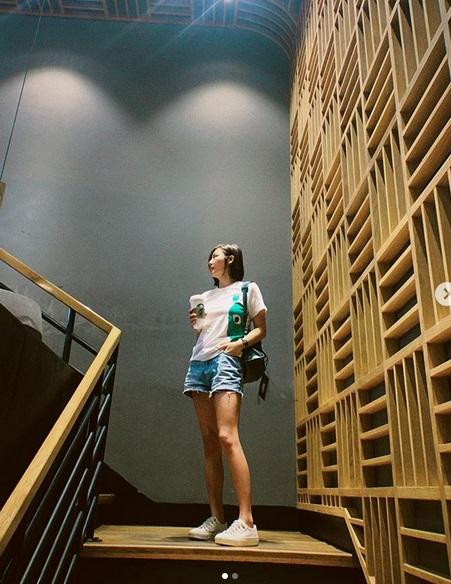 Giọng ca sinh năm 1994 gầy nhẳng sau khi giảm cân nghiêm ngặt.