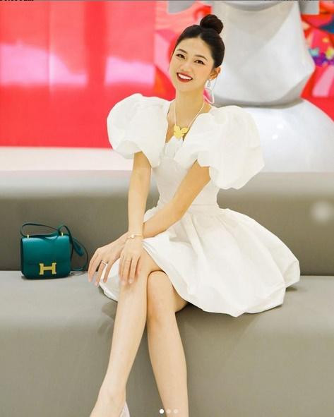 9X sở hữu bộ sưu tập túi Hermès đắt đỏ chẳng thua kém mỹ nhân nào.