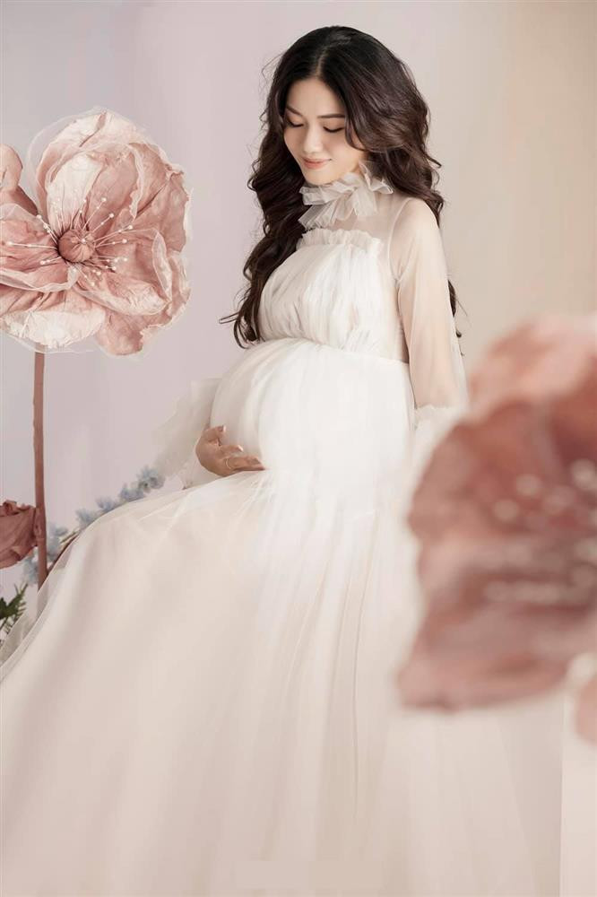 oạt ảnh bầu bí khoe nhan sắc đỉnh cao của Thanh Tú.