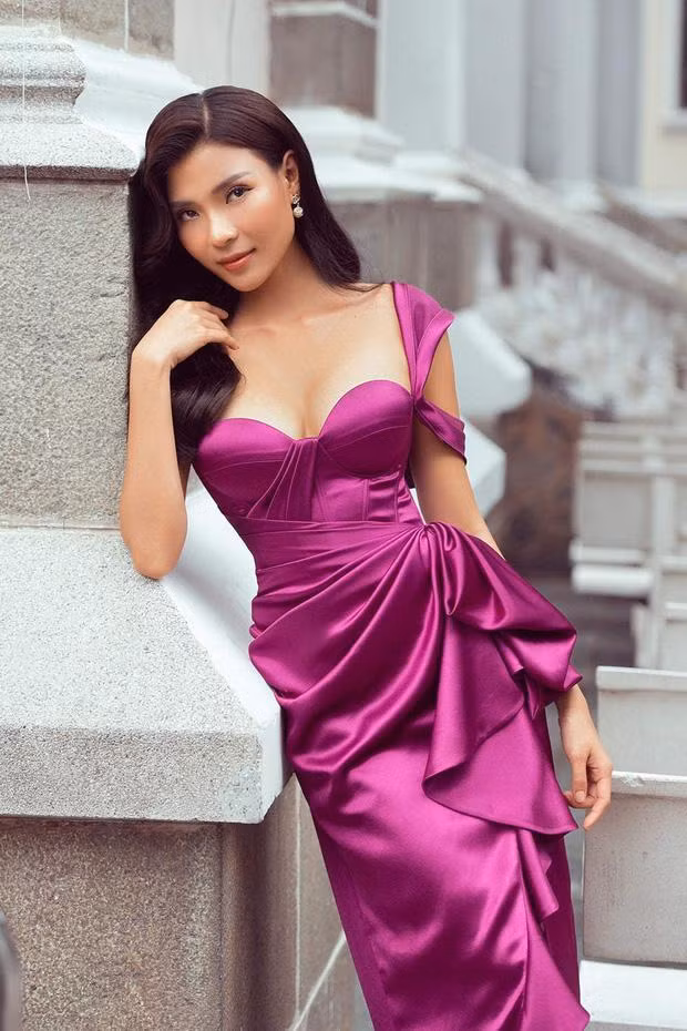 Hình ảnh ê-kíp diễn viên Thúy Diễm đăng tải và sự thật khác nhau quá. Đúng là rời xa photoshop là bão tố mà!