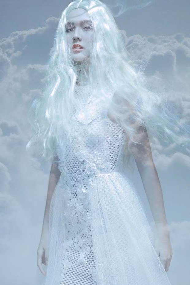 Nhà thiết kế gốc Đà Nẵng từng chia sẻ: “Tôi cực kỳ ấn tượng với vẻ đẹp mong manh, ngây thơ nhưng vẫn ẩn chứa sự mạnh mẽ của Hải Tú. Cô bé mang đến cho tôi nhiều cảm hứng mới và cũng khiến tôi thêm yêu ngành nghề sáng tạo thời trang của mình”.