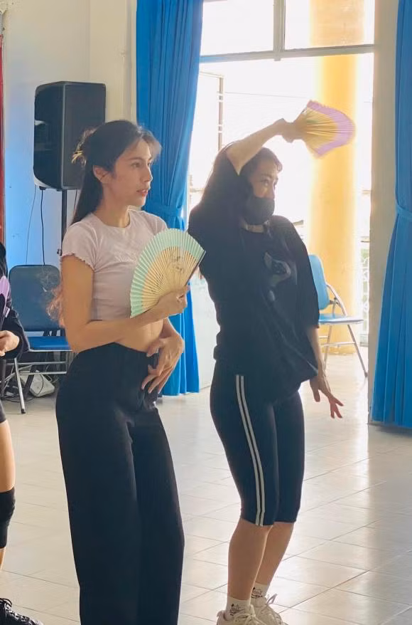 Mọi người đua nhau "thả tim" và thể hiện niềm tin tuyệt đối với nữ ca sĩ. Rất ít bình luận tiêu cực xuất hiện phía dưới bài đăng của bà xã Lê Công Vinh.