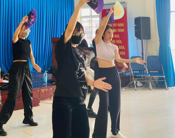 Khác những lần trước, trong lần xuất hiện này, Thủy Tiên nhận được nhiều bình luận tích cực từ cư dân mạng.