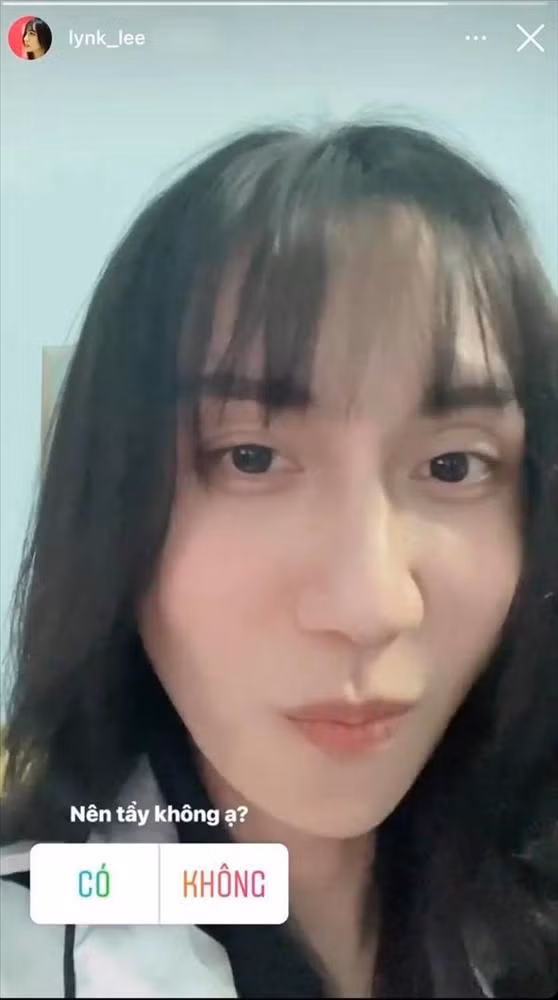 Lynk Lee không ngại zoom camera cận mặt để chỉ rõ chiếc nốt ruồi đang khiến nữ ca sĩ "lăn tăn".