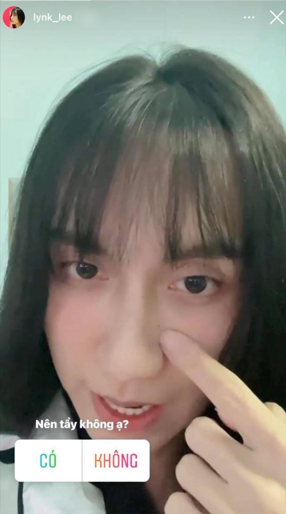 Vị trí nốt ruồi nằm ở phía cánh mũi trái, phải để ý rất kỹ netizen mới thấy được đặc điểm nhận dạng này của cô nàng.