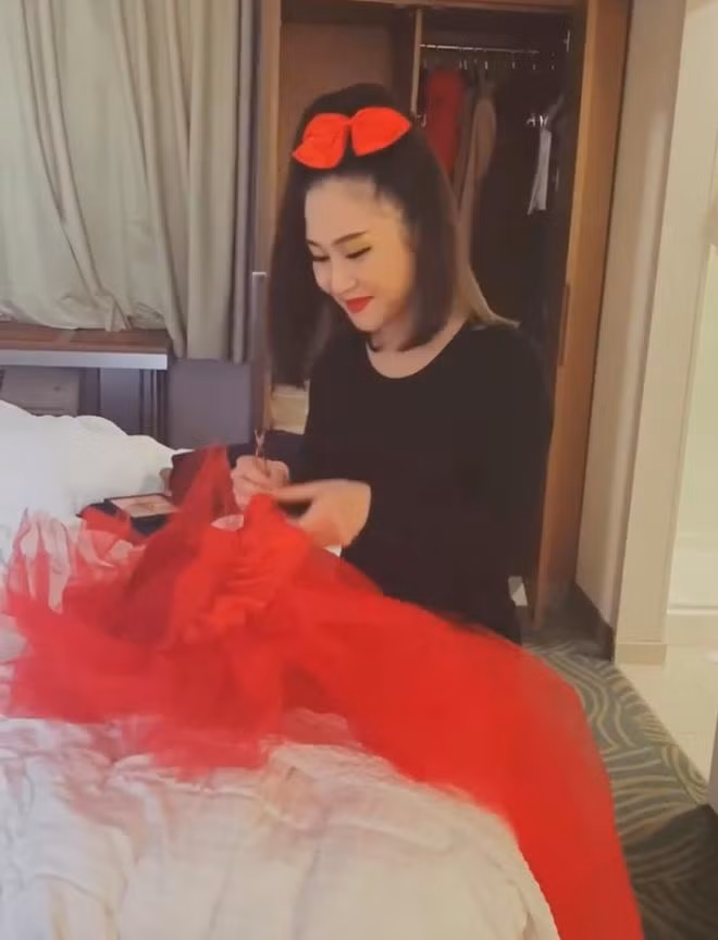 Trai nguoc Chi Pu, style Huong Tram o My 