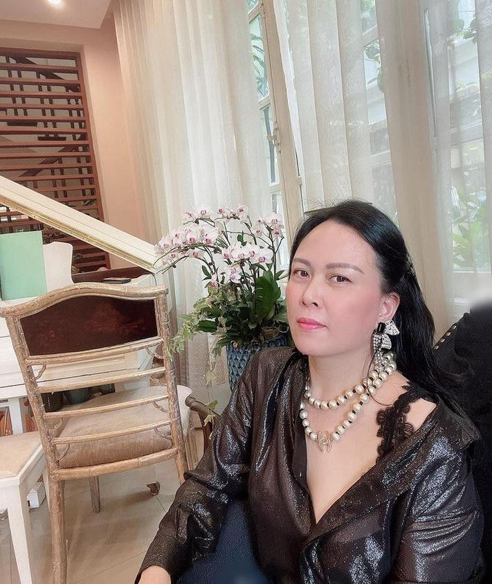 Phượng Chanel dường như ngày càng đang muốn "cởi mở", cưa sừng làm nghé hơn sau khi chia tay người tình.