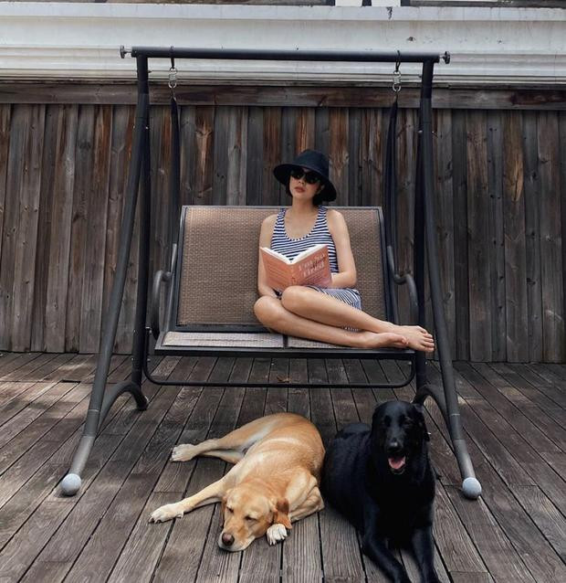 Thông tin Hà Tăng sinh nở lần 3 khiến dân mạng ngỡ ngàng, bởi trước đó nữ diễn viên vẫn thường xuyên cập nhật hình ảnh cuộc sống lên MXH. Tuy nhiên, cô hiếm khi để lộ vóc dáng mà chỉ có chút "hint" là gương mặt tròn trịa, làm bạn với đồ rộng...