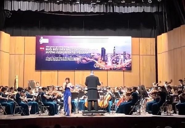 Nhiều fan còn từng cảm thán: "Chị bận tiết kiệm để còn dành tiền mua váy cưới phải không?".