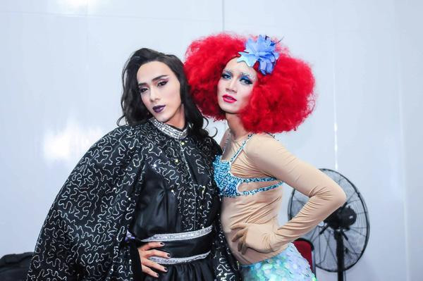 ... song vẫn chưa là gì so với tạo hình "thảm họa" của BB Trần.