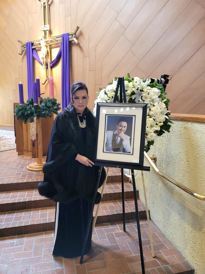 Ba xa khoc nuc no trong le gio dau nghe si Chi Tai