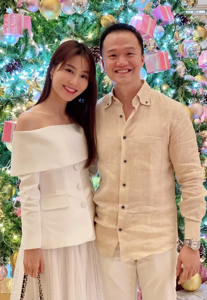 Diễm My 9x kỷ niệm mùa Noel thứ 6 bên bạn trai doanh nhân.