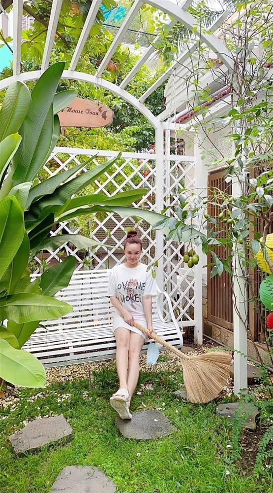 Dong thai cua Vy Oanh trong ngay nu dai gia thong bao den nha-Hinh-3