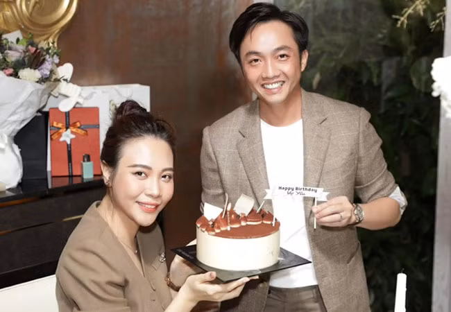 Đàm thu Trang hạnh phúc vì được ông xã Cường Đô la mừng sinh nhật bất ngờ.