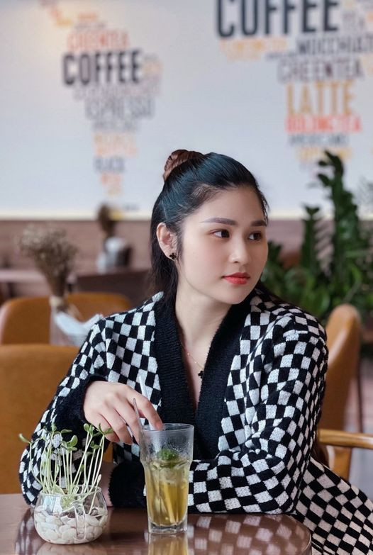 MC Minh Trang đầy suy tư.