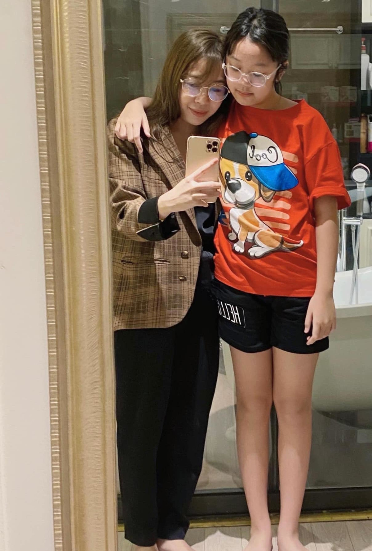 MC, BTV Diệp Chi khoe con gái cao lớn hơn mình.