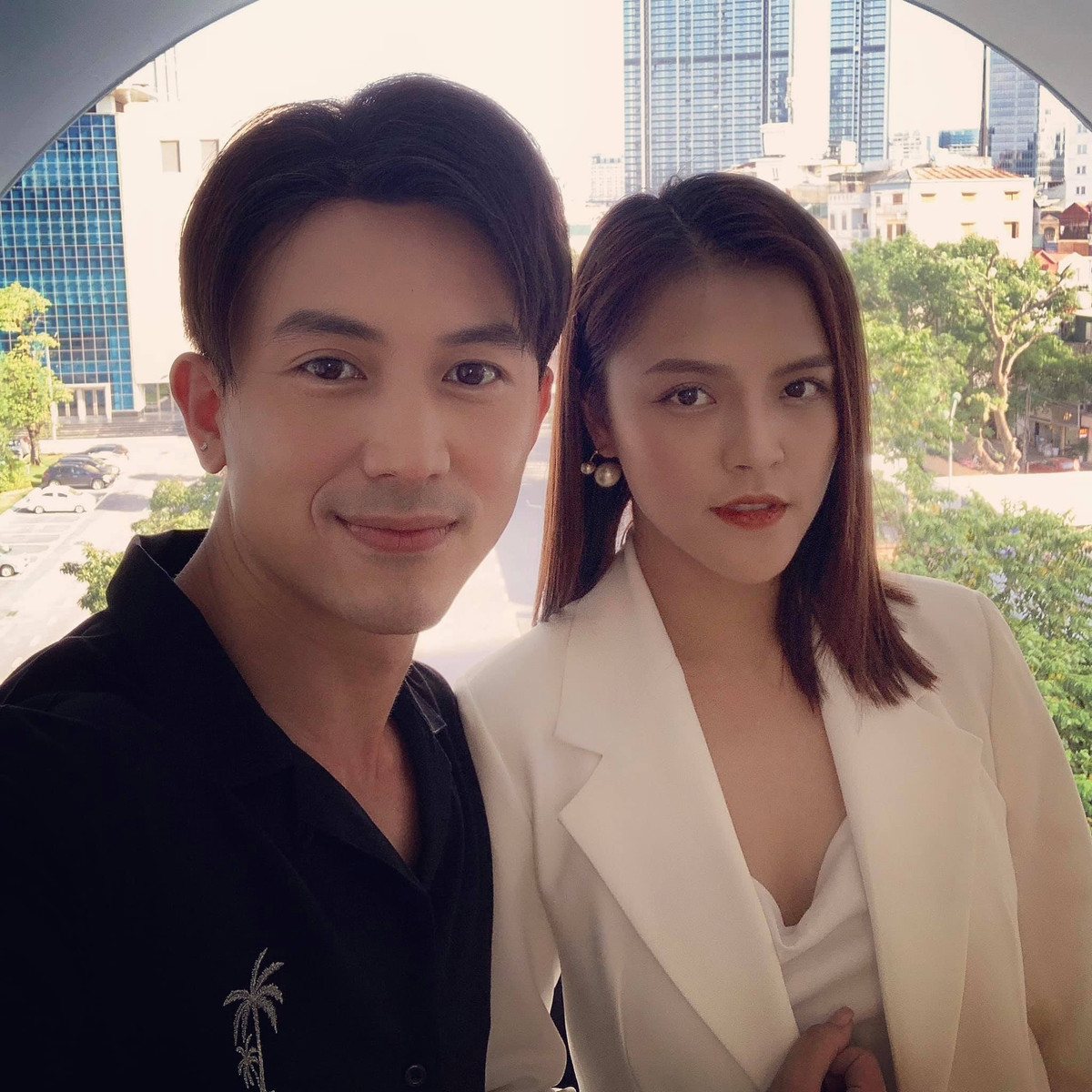 Anh Vũ 'Hương vị tình thân' đăng ảnh selfie cùng Thu Quỳnh.