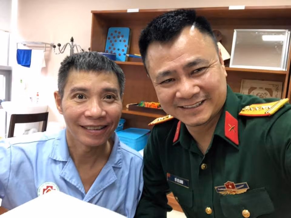 NSND Cong Ly gay roc chup anh cung Tu Long