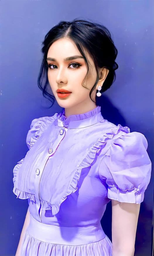 Lam Khanh Chi khoe nhan sac xinh dep hau ly hon