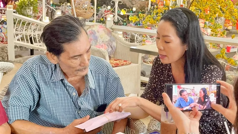 Thuong Tin muon Trinh Kim Chi giao lai so tien mua bao hiem-Hinh-2