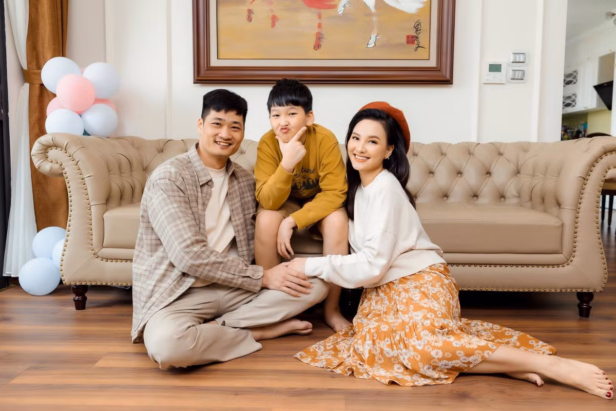 Bảo Thanh hạnh phúc bên chồng và con trai lớn.