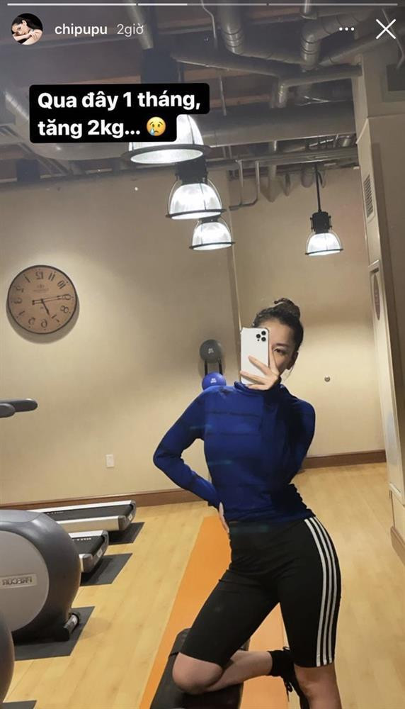 br/> Câu chuyện Chi Pu bất ngờ sang Mỹ thu hút sự chú ý của đông đảo cư dân mạng. Ban đầu, giọng ca Anh Ơi Ở Lại vướng nghi án có bầu, đi dưỡng thai với bạn trai thiếu gia nhưng sau đó, cô khéo phủ nhận bằng cách đăng loạt ảnh vòng 2 đâu ra đấy. Và mới đây, Chi Pu đã tiết lộ nguyên nhân thật khiến nhiều người tưởng cô có bầu thật đó là việc tăng hẳn 2 kg trong vòng 1 tháng.