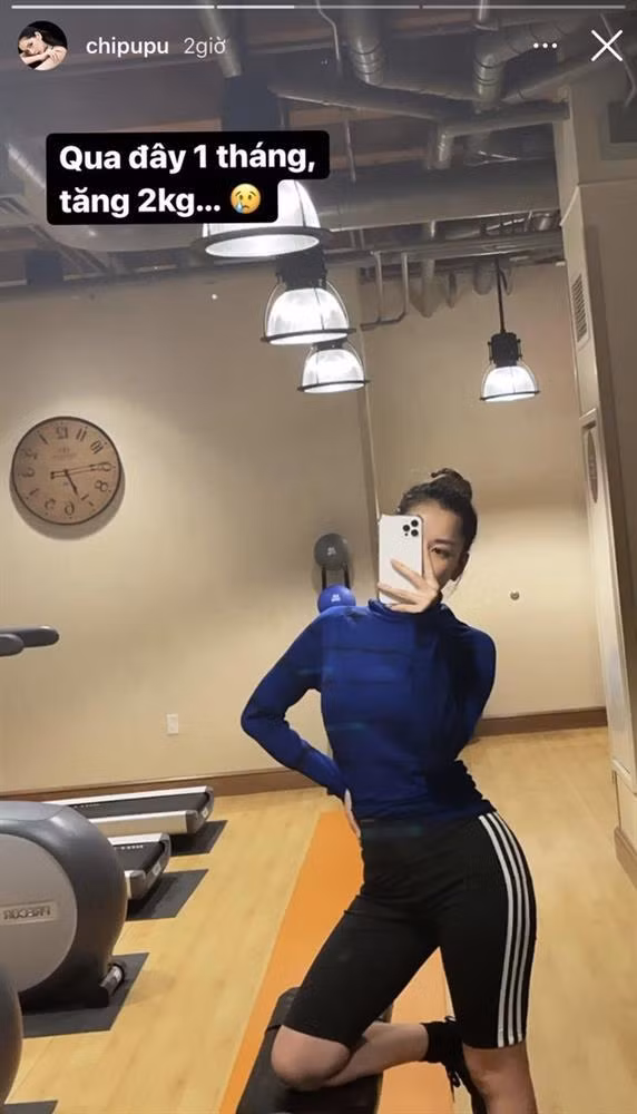 br/> Câu chuyện Chi Pu bất ngờ sang Mỹ thu hút sự chú ý của đông đảo cư dân mạng. Ban đầu, giọng ca Anh Ơi Ở Lại vướng nghi án có bầu, đi dưỡng thai với bạn trai thiếu gia nhưng sau đó, cô khéo phủ nhận bằng cách đăng loạt ảnh vòng 2 đâu ra đấy. Và mới đây, Chi Pu đã tiết lộ nguyên nhân thật khiến nhiều người tưởng cô có bầu thật đó là việc tăng hẳn 2 kg trong vòng 1 tháng.