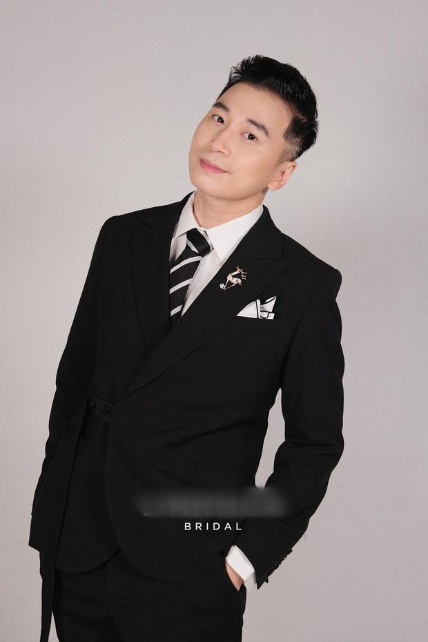 Karik cũng giữ chất vừa đáng yêu vừa bảnh bao như soái ca.