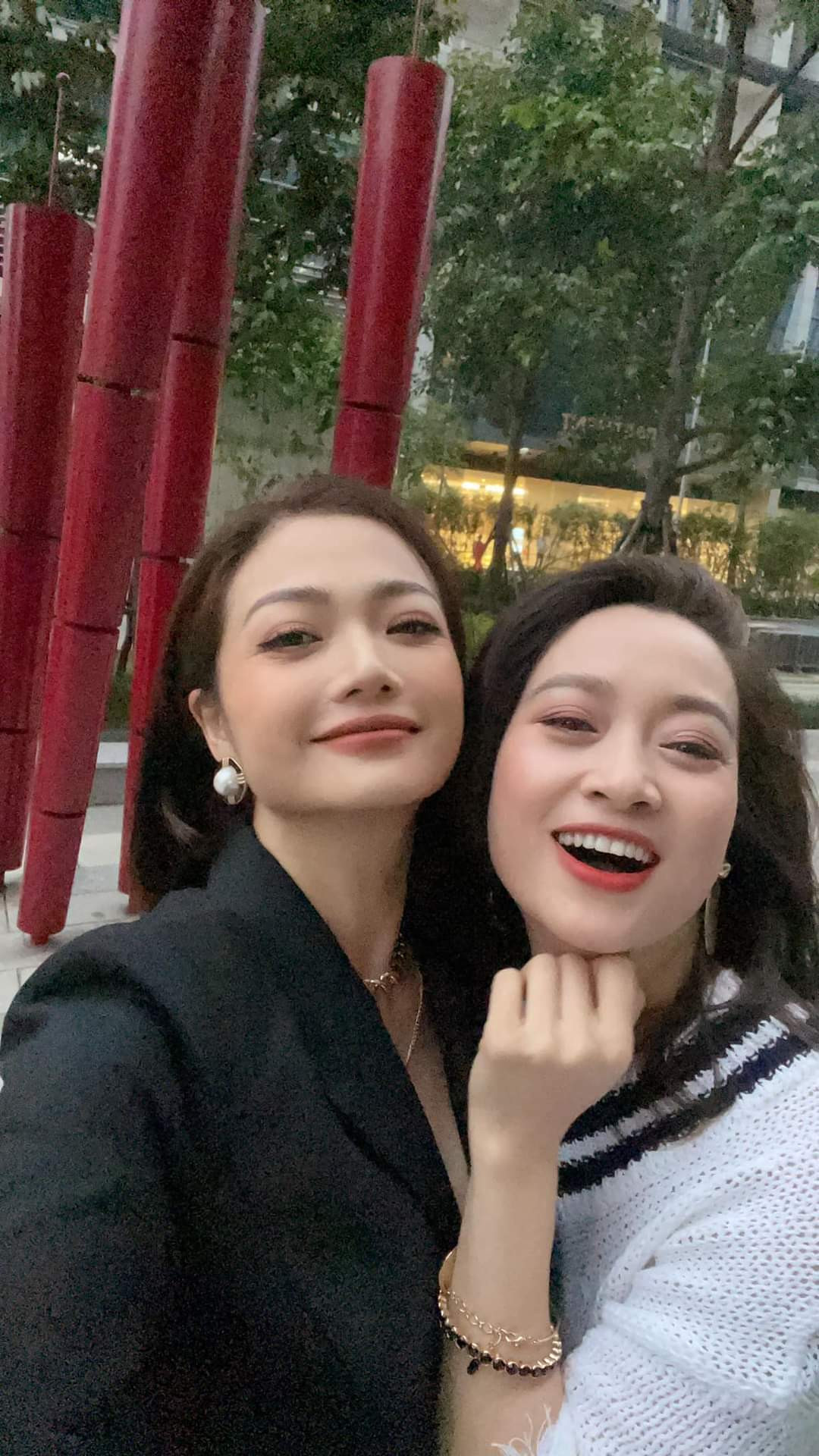 Hai diễn viên từng đóng chung phim 'Phía trước là bầu trời' hội ngộ.