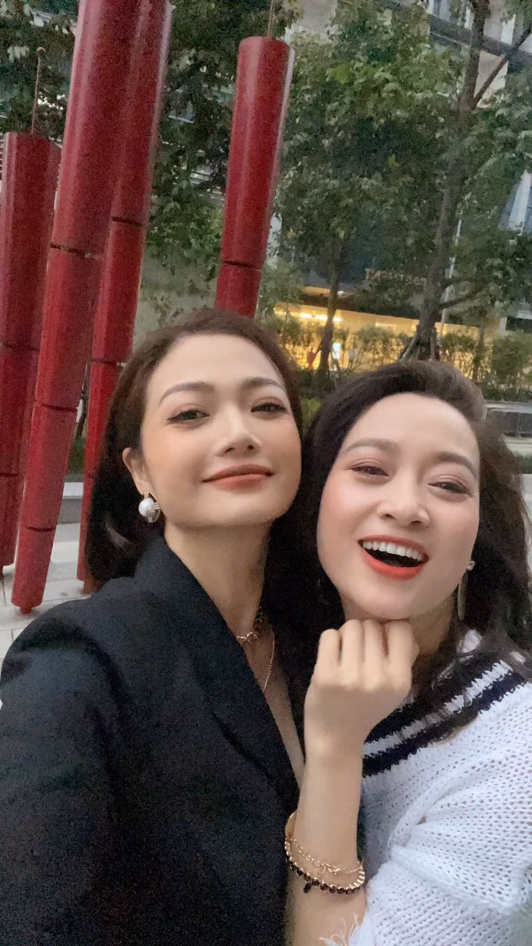 Hai diễn viên từng đóng chung phim 'Phía trước là bầu trời' hội ngộ.