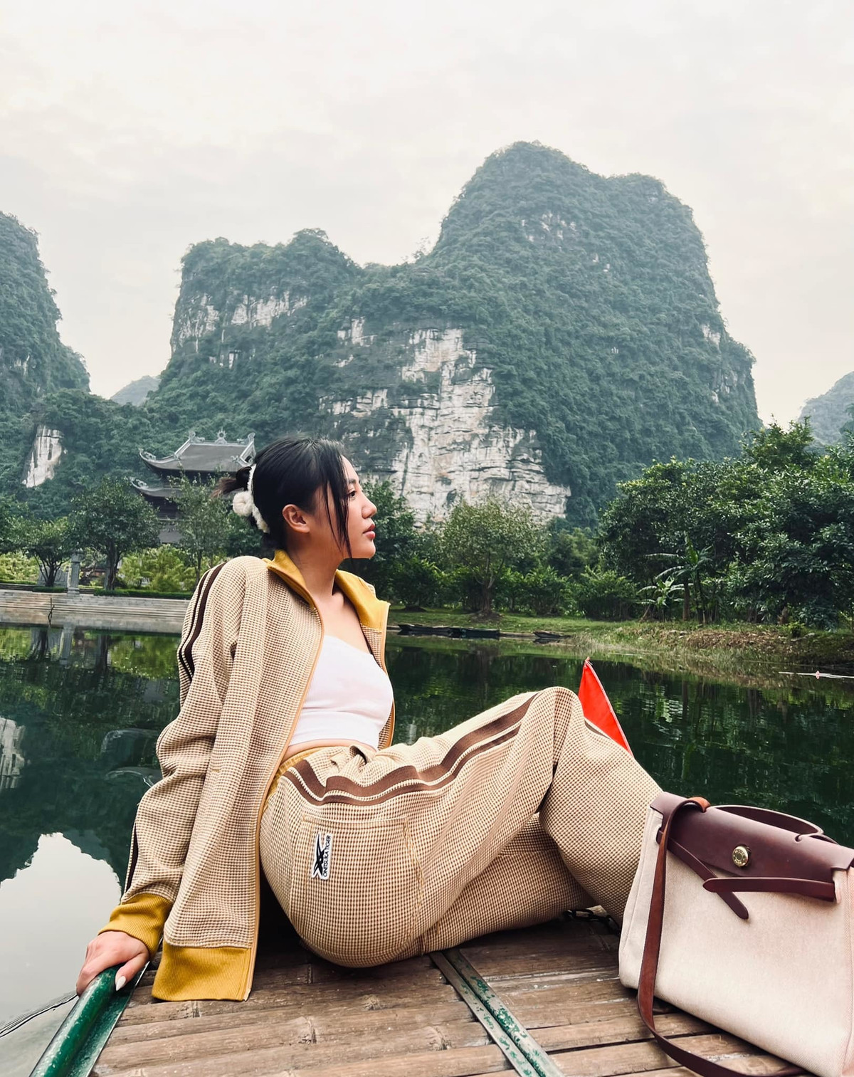 Sao Việt hôm nay 27/11: Văn Mai Hương ngắm cảnh Tràng An - Ninh Bình dịp cuối tuần.