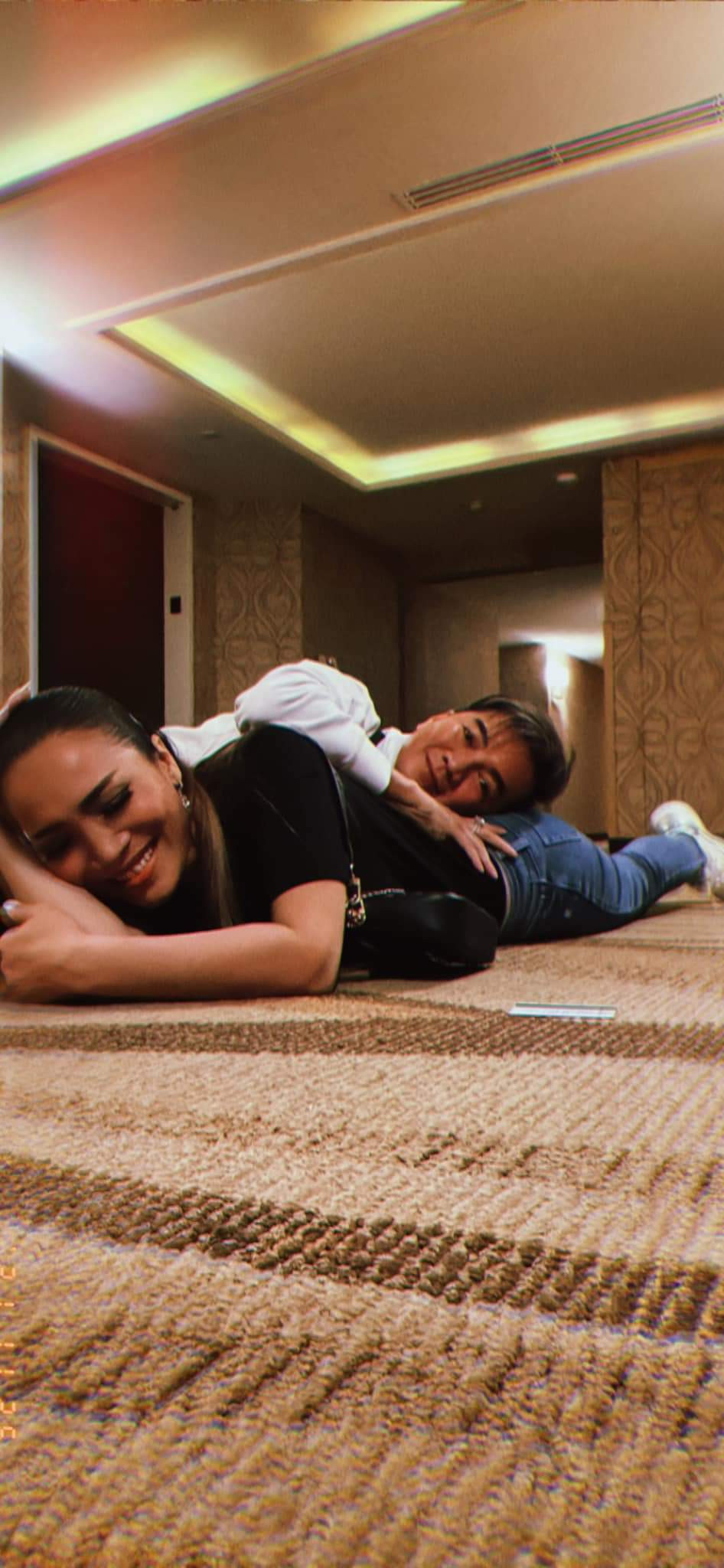 Đàm Vĩnh Hưng có phút giây tình thân mến thân bên người em thân thiết Hồng Ngọc.