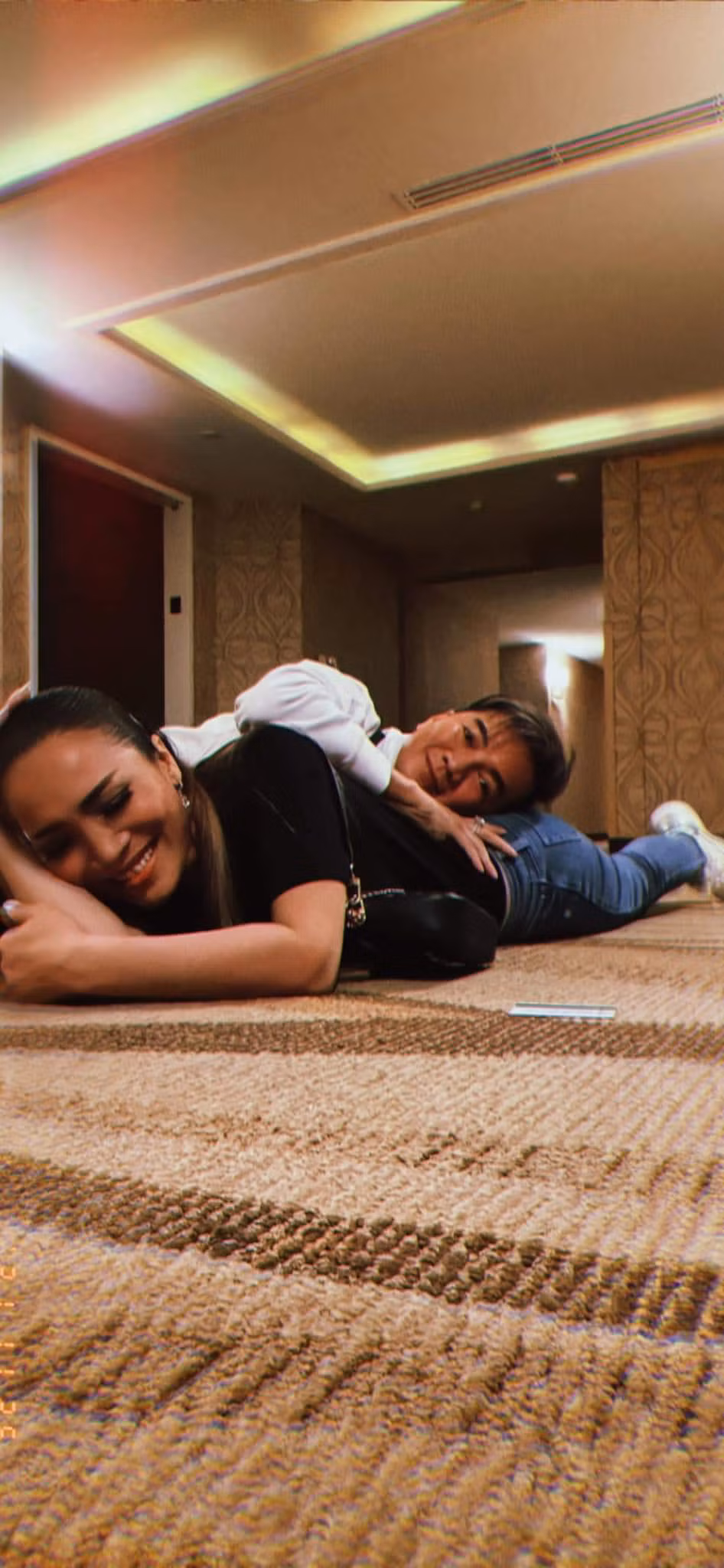 Đàm Vĩnh Hưng có phút giây tình thân mến thân bên người em thân thiết Hồng Ngọc.