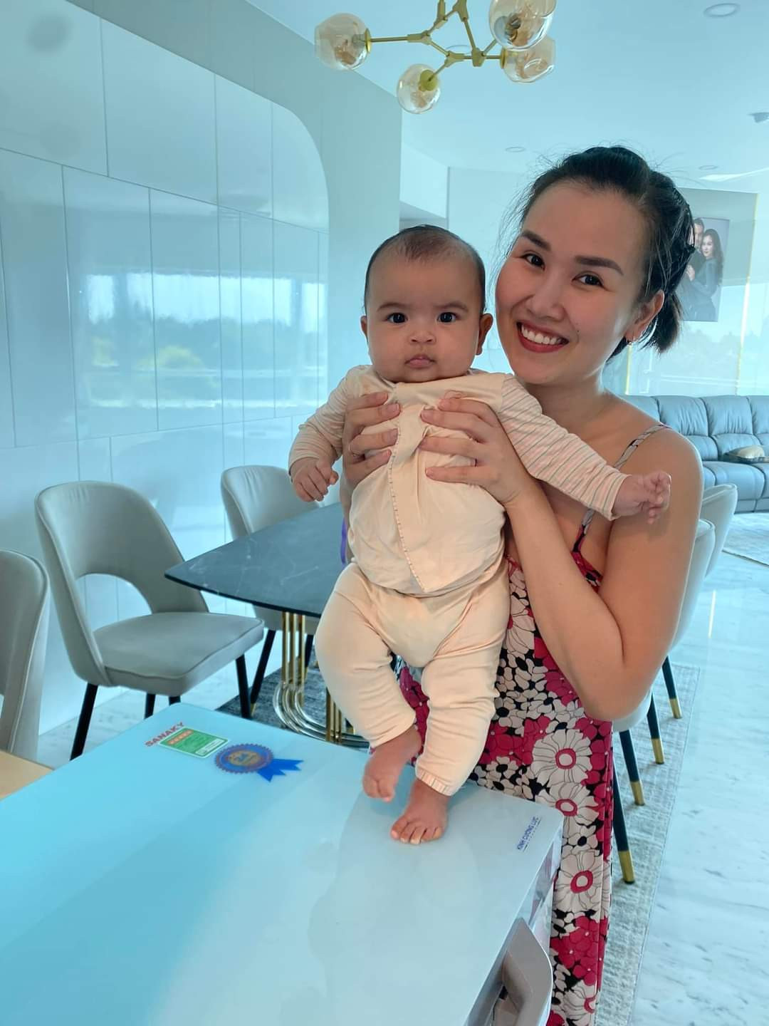 Võ Hạ Trâm khoe con gái ngày càng giống mình.