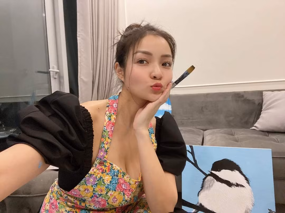 87 ngày giãn cách xã hội, Thuỷ Top ở nhà và vẽ tranh.