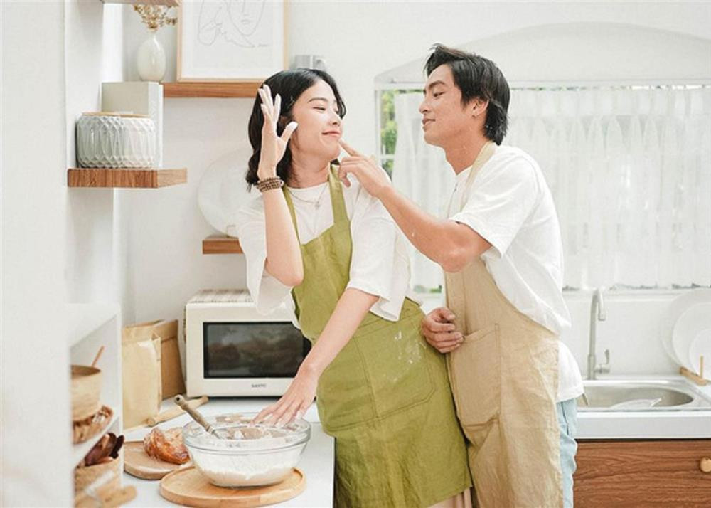 Tiếp theo là cặp đôi Nam Em - Lãnh Thanh. Bén duyên từ chương trình thực tế "Vô Lăng Tình Yêu", cặp đôi xác nhận có tình cảm vào cuối năm 2020. Tuy nhiên chỉ mới hơn 1 tháng công khai, tin đồn 2 người đường ai nấy đi vì người thứ ba lan truyền râm ran. Cho tới tháng 2/2021, Lãnh Thanh chính thức xác nhận mối quan hệ của anh và Hoa khôi Đồng bằng sông Cửu Long đã dừng lại ở mức bạn bè, đồng nghiệp. Về phía mình, Nam Em cũng tuyên bố chấm dứt liên lạc với Lãnh Thanh được nửa tháng sau thời gian tìm hiểu nhau.