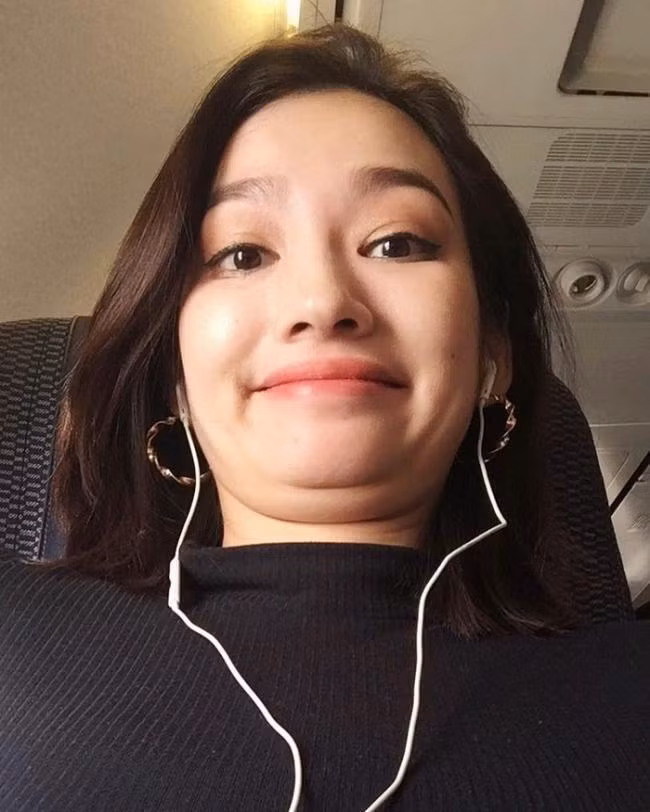 Khuôn mặt chuẩn V-line của Trúc Diễm cũng không ngăn được cô nàng "phá hoại" bằng khung hình đáng sợ thế này!